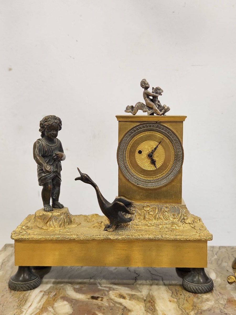 Orologio Impero in bronzo dorato e patinato con putto e oca – primi del XIX sec.-photo-8