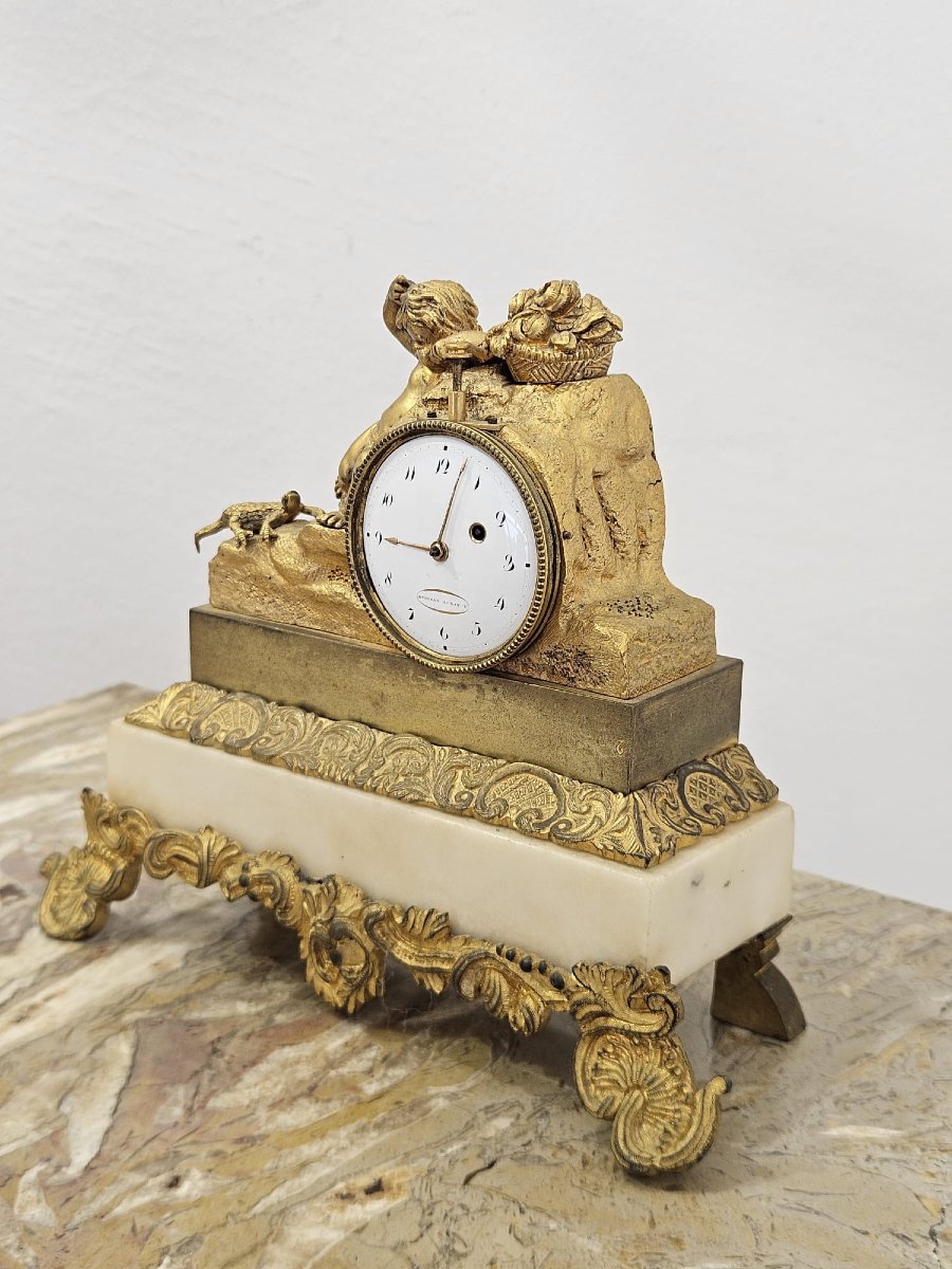 Orologio da tavolo in marmo bianco e bronzo dorato – primi del XIX secolo-photo-1