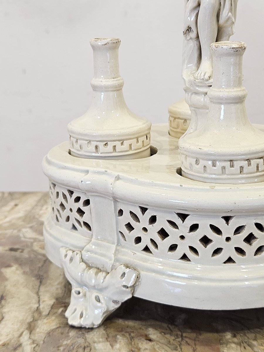 Portaolio in ceramica smaltata bianca con figura femminile – Prima metà del XIX-photo-3