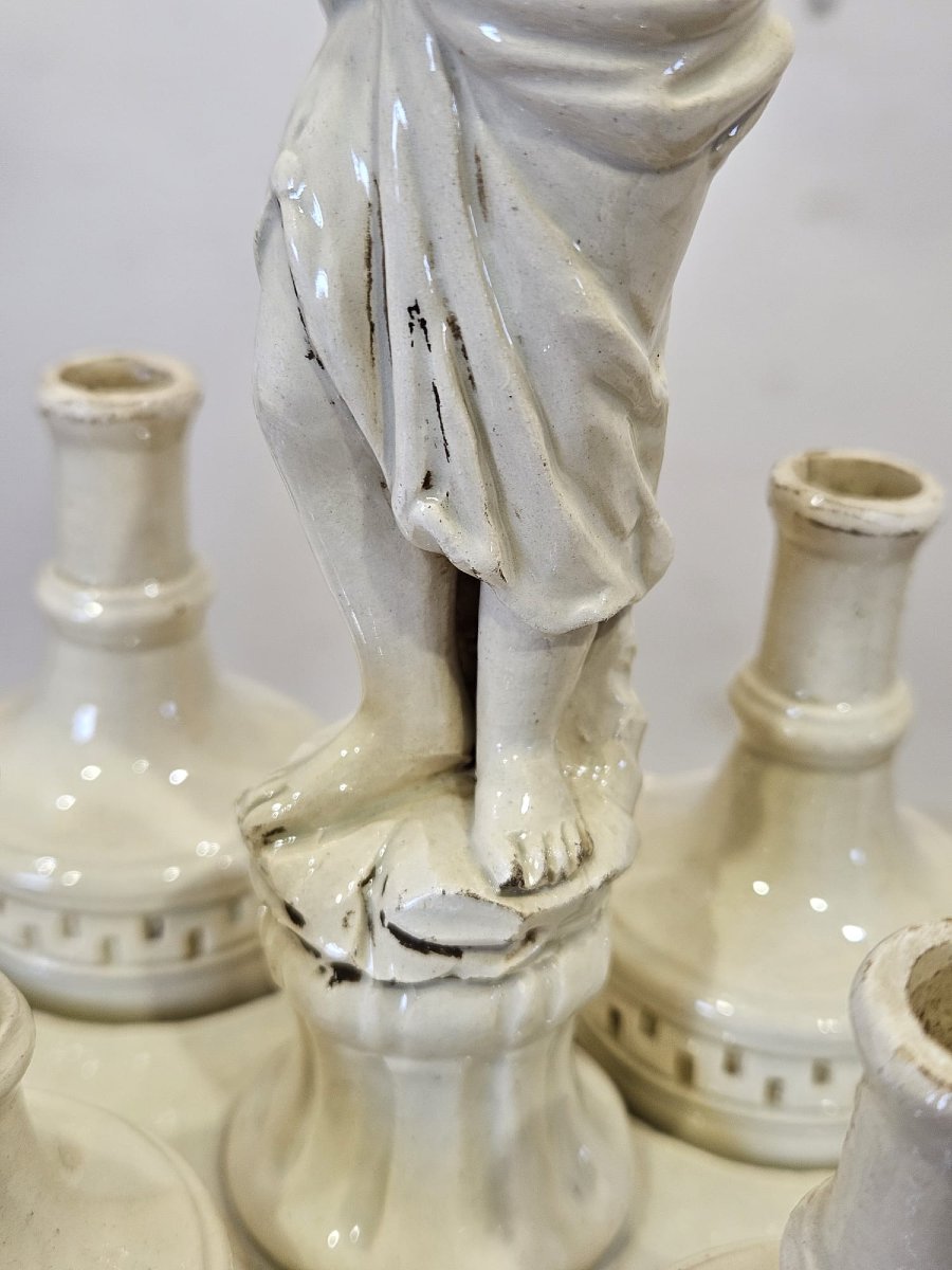 Portaolio in ceramica smaltata bianca con figura femminile – Prima metà del XIX-photo-3