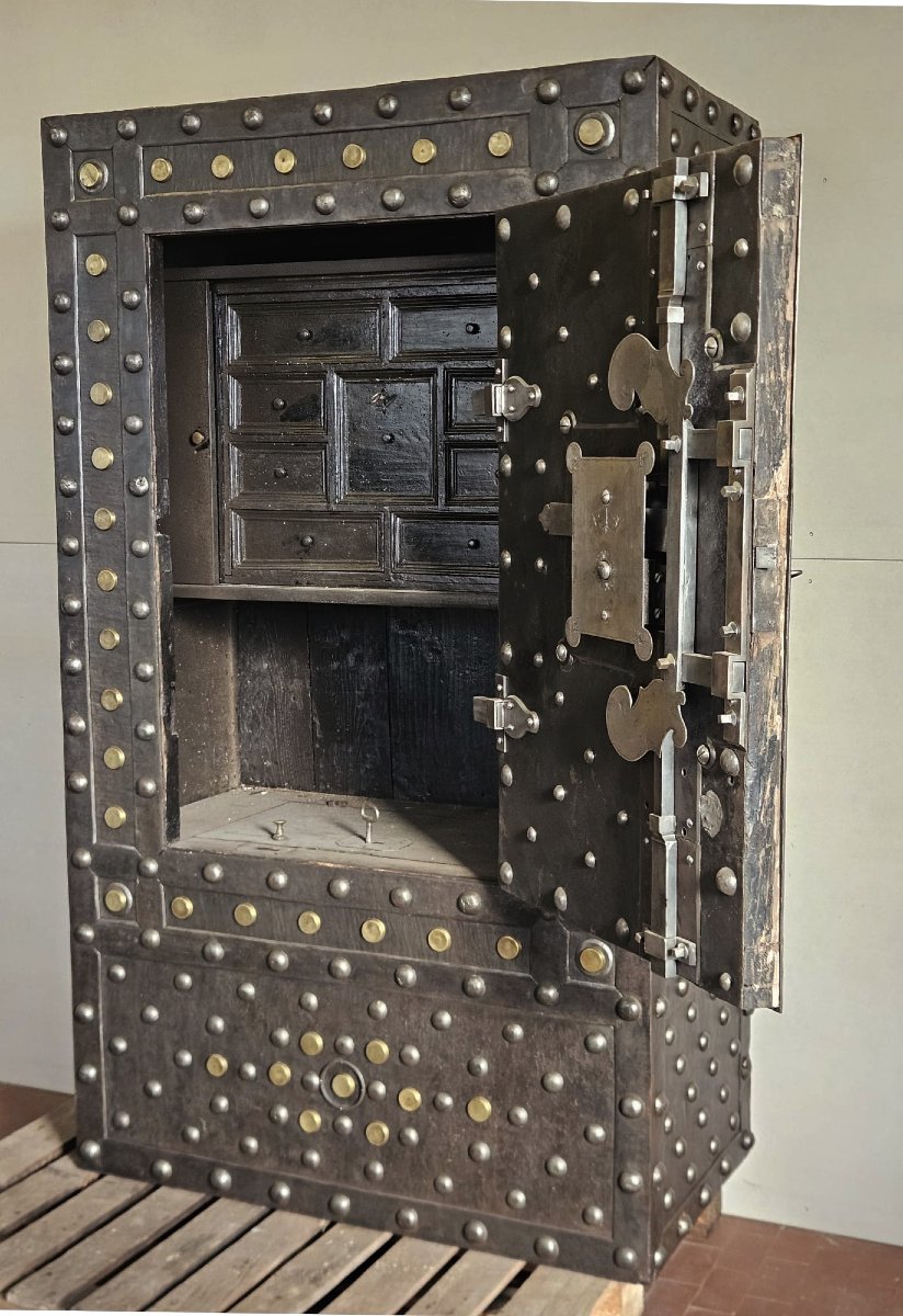 Cassaforte lombarda borchiata – Primi anni del XIX secolo.-photo-2