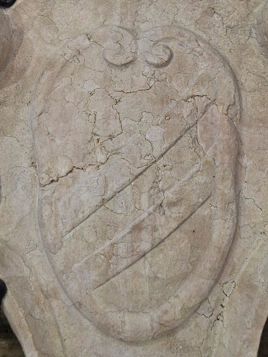 Fregio con stemma nobiliare in marmo rosso – XVII secolo-photo-5