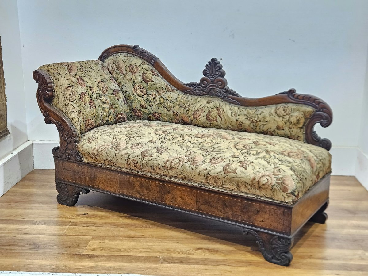 Elegante dormeuse Carlo X in noce intagliato e lastronato – XIX secolo-photo-1