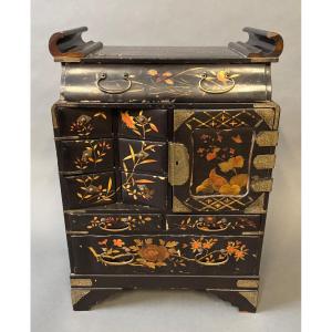 Cabinet. Japan, 19th Century.