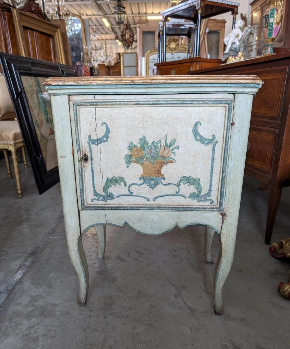 Antico comodino genovese 