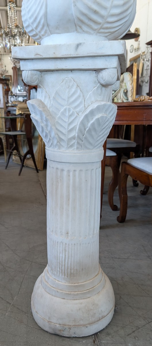 Coppia di colonne con vaso in marmo bianco – primi anni del Novecento-photo-2