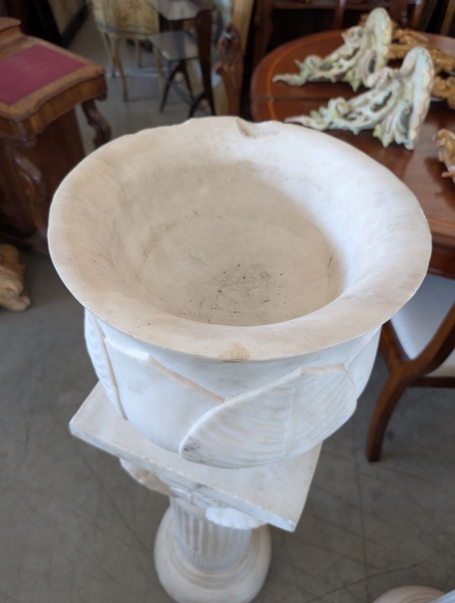 Coppia di colonne con vaso in marmo bianco – primi anni del Novecento-photo-3