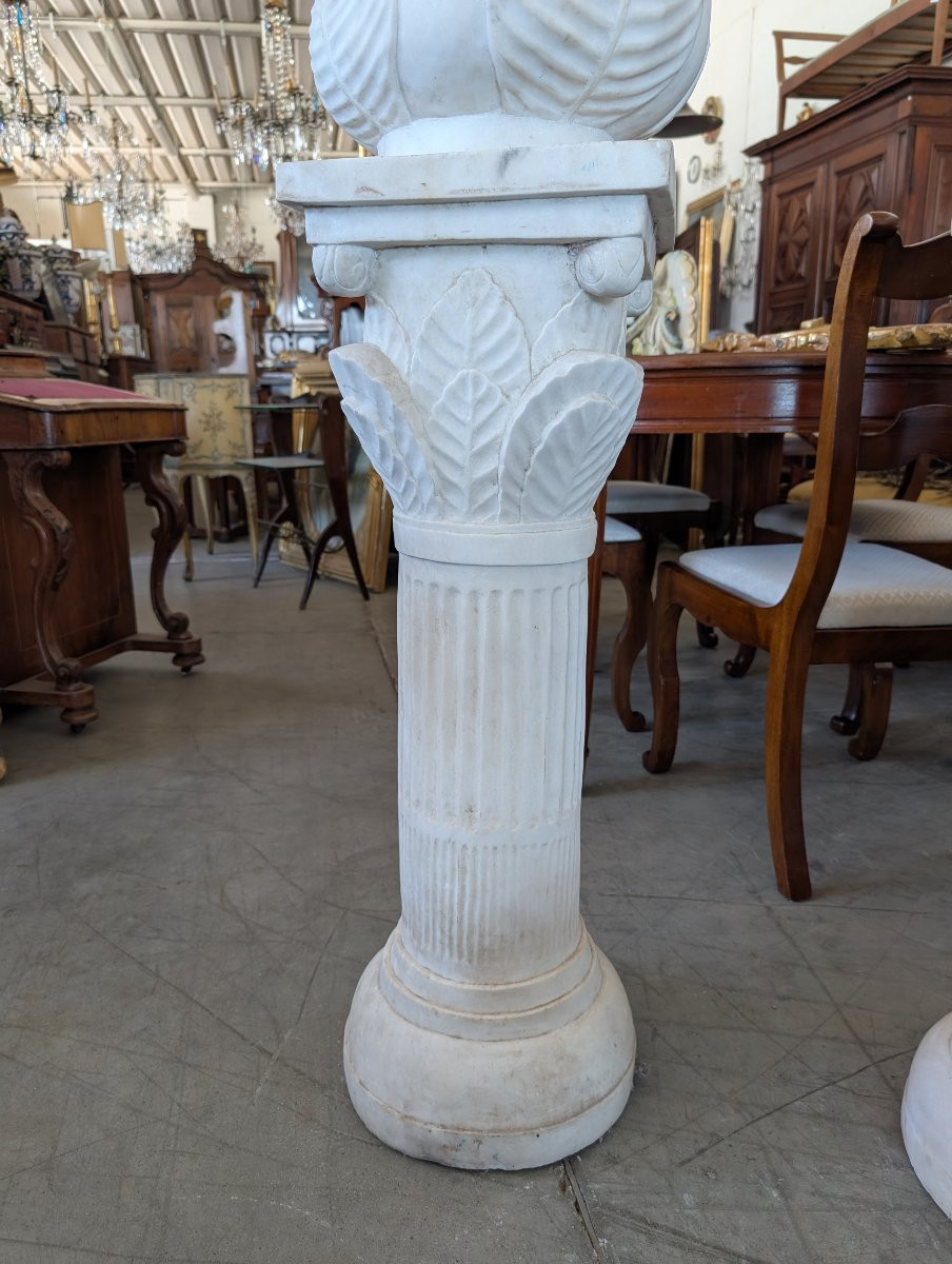 Coppia di colonne con vaso in marmo bianco – primi anni del Novecento-photo-7