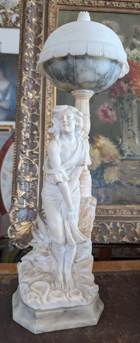 Lampada-scultura in alabastro, manifattura toscana, inizi XX secolo
