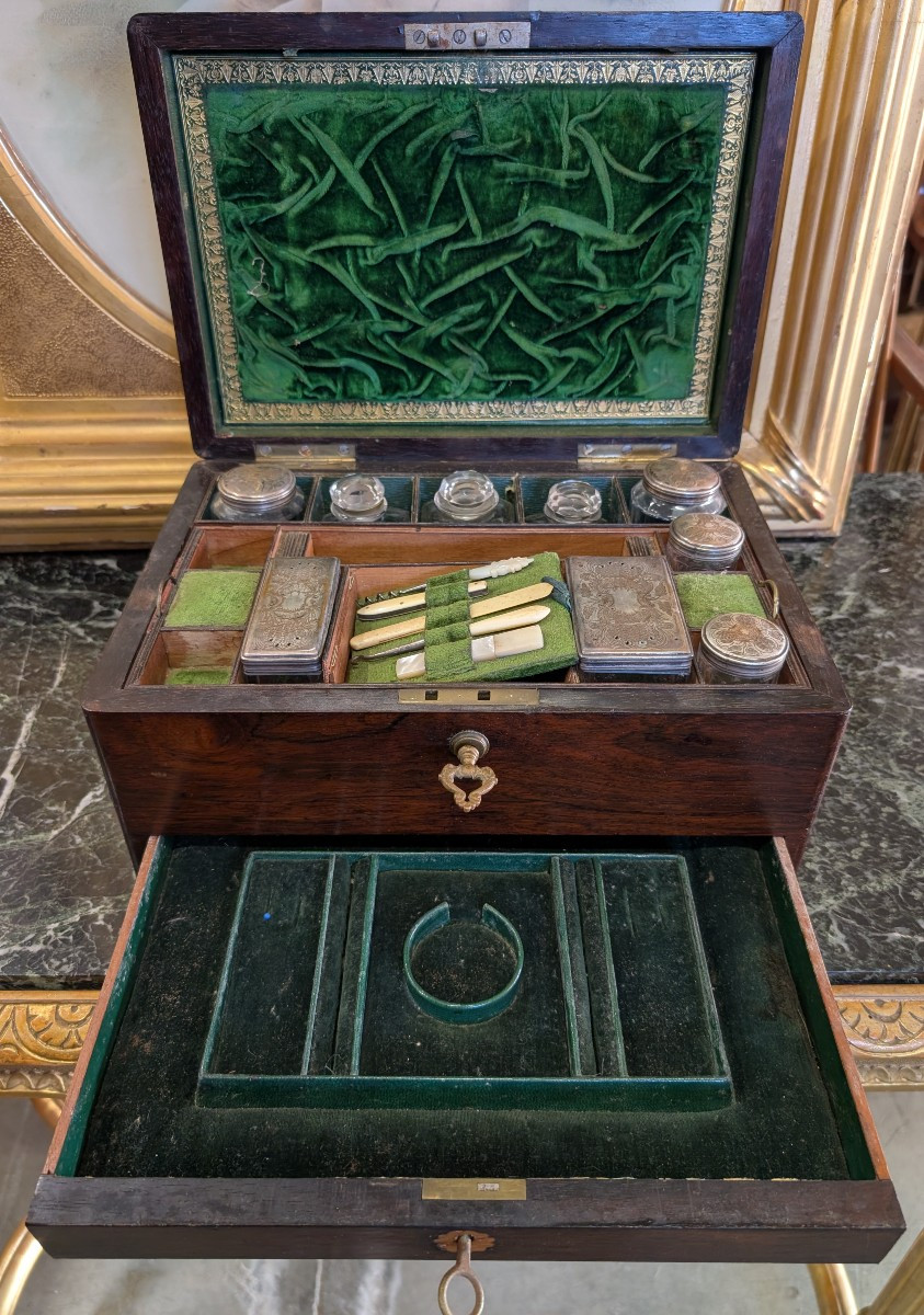 Elegante Scatola da Signora in Palissandro – XIX Secolo