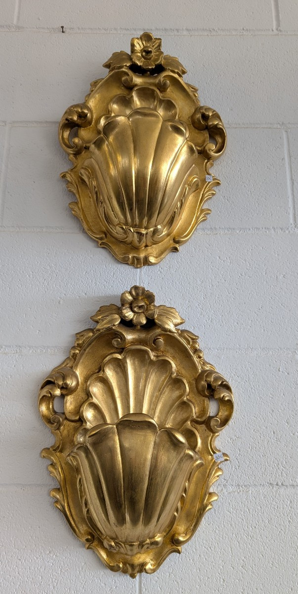 Coppia di appliques in legno intagliato e dorato – Italia, prima metà del Novecento