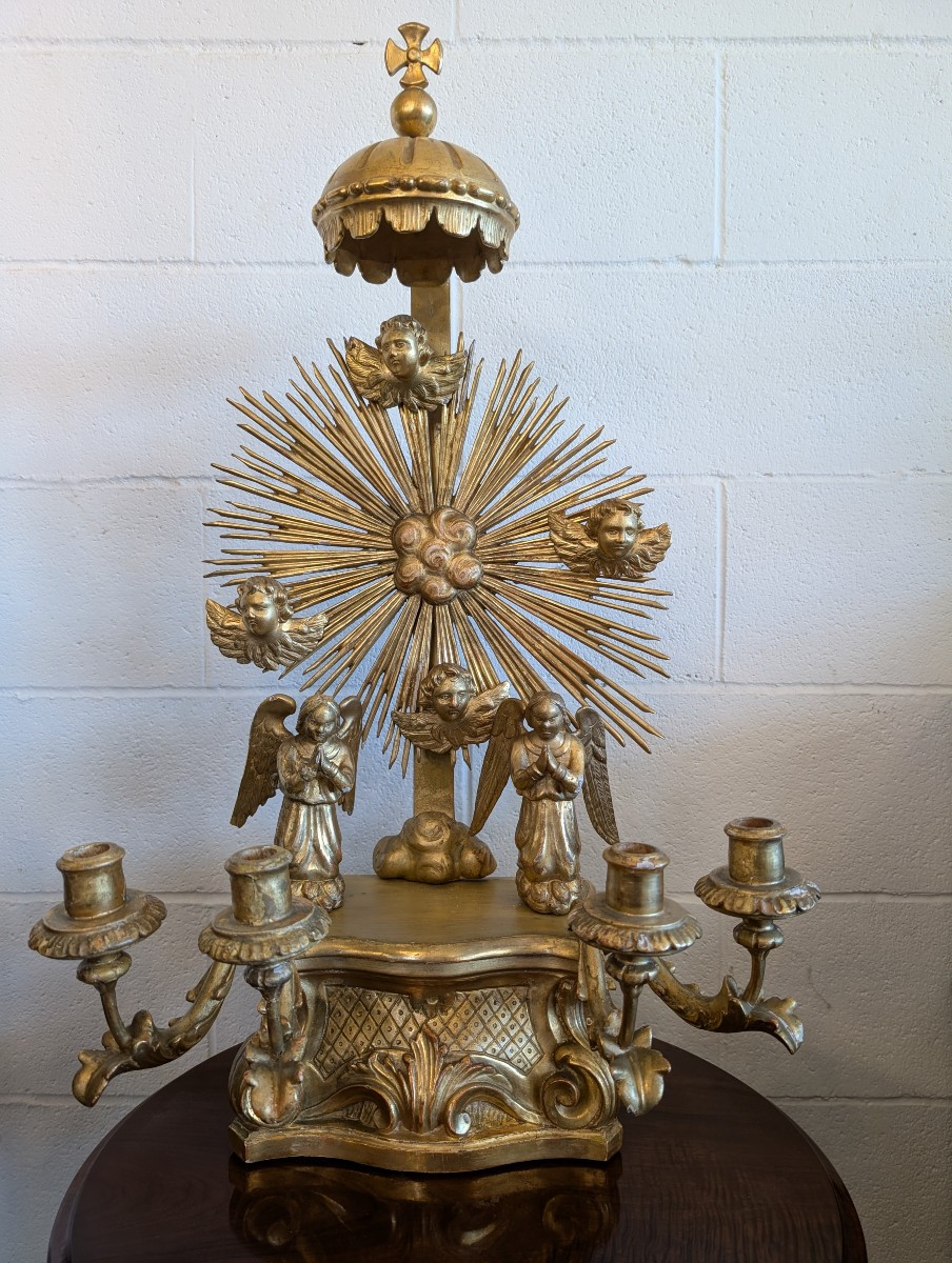 Altarino devozionale in legno scolpito e dorato a oro zecchino