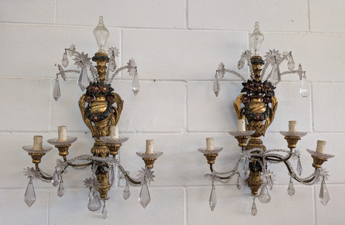 Coppia di applique genovesi in legno dorato e laccato, cristalli, fine XIX secolo