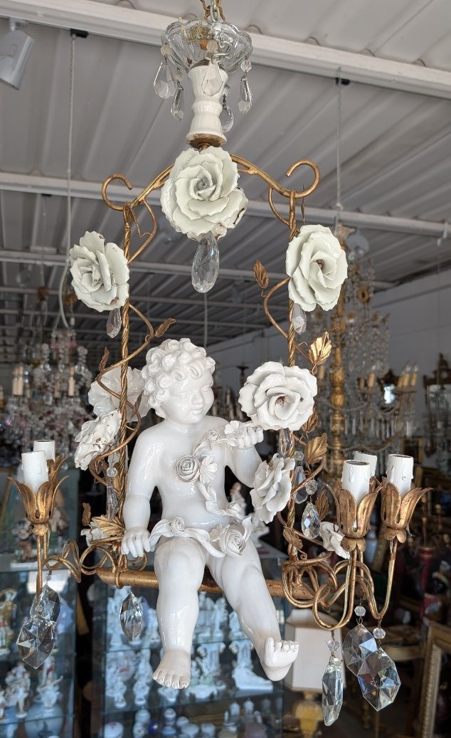 Lampadario a 6 Luci con Putto in Porcellana, Cristalli e Rose – Anni ’50-photo-2