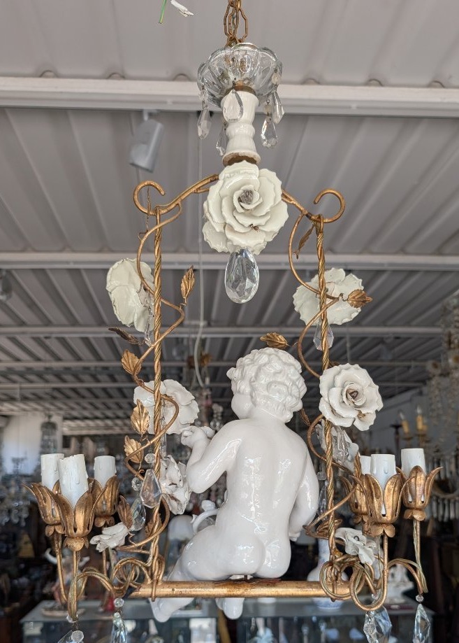 Lampadario a 6 Luci con Putto in Porcellana, Cristalli e Rose – Anni ’50-photo-2