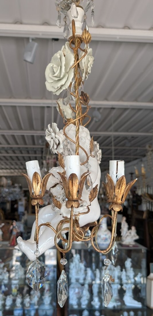 Lampadario a 6 Luci con Putto in Porcellana, Cristalli e Rose – Anni ’50-photo-3