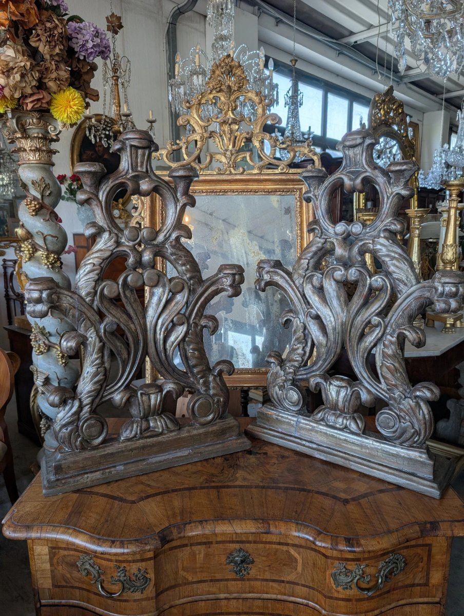 Coppia di candelieri d'altare a cinque luci in legno intagliato e argentato – Toscana, XVIII secolo-photo-2