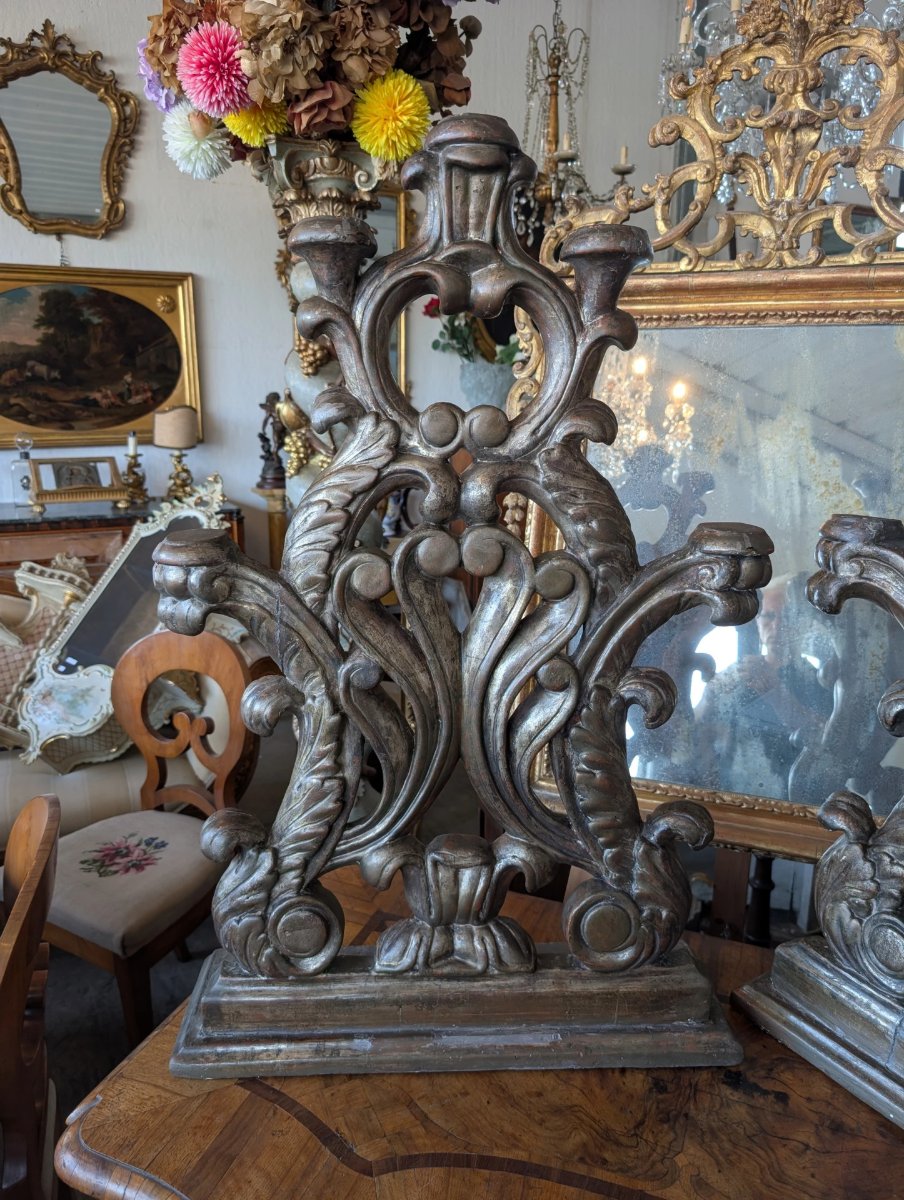 Coppia di candelieri d'altare a cinque luci in legno intagliato e argentato – Toscana, XVIII secolo-photo-3