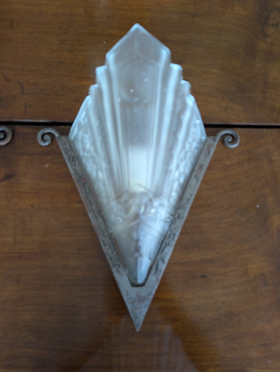 Quattro applique Art Déco in ferro e vetro pressato satinato – anni ’40-photo-3