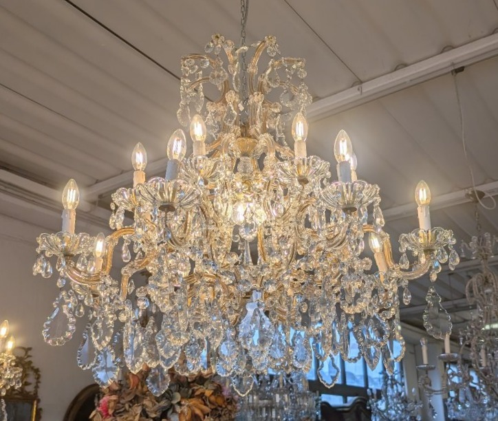 Grande lampadario Maria Teresa a 17 luci in cristallo – Prima metà del XX secolo