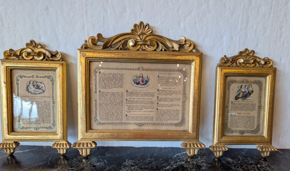 Trittico di cartaglorie in legno scolpito e dorato a oro zecchino – Stile Luigi XVI