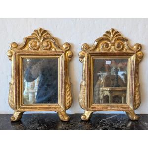 Coppia di specchierine in legno scolpito e dorato a oro zecchino – Inizi XIX secolo