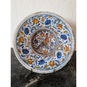 Grande piatto in maiolica policroma – Italia centrale, XVII secolo