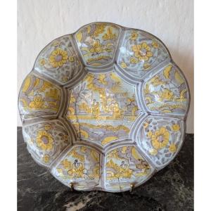 Grande piatto in maiolica policroma – Italia centrale, XVII secolo