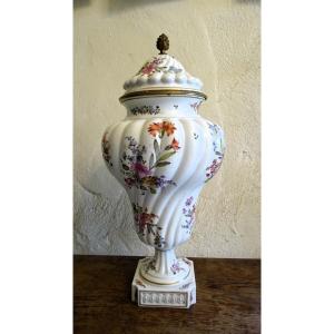 Lidded Pot, Meissen Porcelain, 19th Century.