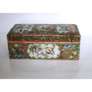 Chinese Porcelain Box, Canton, 19th Century.