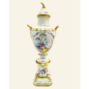 Decorative Porcelain Bowl In Old Limoges Style With Lid – Gallant Scenes – 20th Century