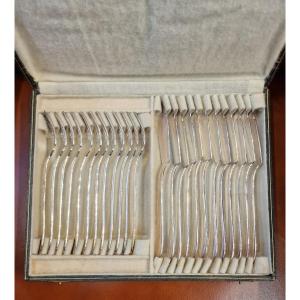 Silver Metal Fish Service.