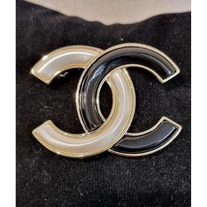 Chanel Double Cc Brooch Ivory And Black Resin