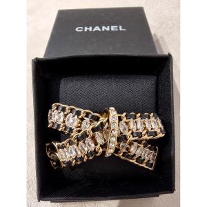 Chanel Métiers d'Art Pin's Brooch In Gold-plated Metal, Crystal, And Leather