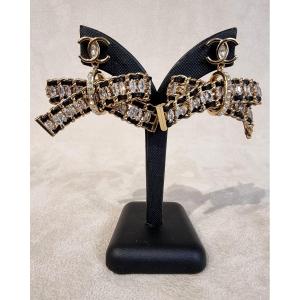 Chanel Pair Of Earrings Métiers d'Art Gold-plated Metal Crystal And Leather