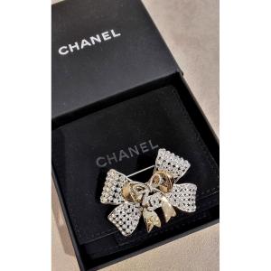 Chanel Knot Brooch In Gold-tone Metal & Crystal