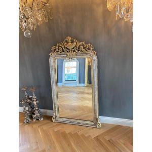 19th Century French Gilt Mirror With A Crest