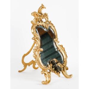Miroir De Table Rocaille En Bronze Doré Et Patiné Au Petit Cupidon. XIXe Siècle.