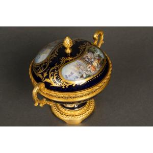 Mounted Porcelain Potpourri With Painted Decoration Of Pastorales Galantes. Circa 1880