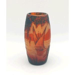 De Vez - Camille Trutie De Varreux (1872-1942) - Vase With Lake Landscape Against A Mountain Background.