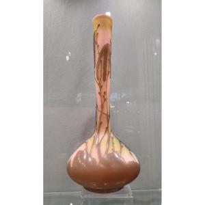 Etablissements Gallé (1904-1936) - Vase With Hazelnut Catkins Decor.