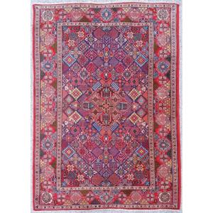 Kashan Rug Made In Wool, Iran, Early 20th Century.