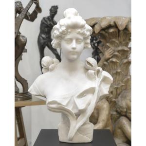 Sculpture - Bust Of A Young Woman With Flowers , Vittorio Pochini (1860-1908) - Marble