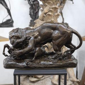 Sculpture - Tiger Surprising An Antelope , Antoine-louis Barye , F. Barbedienne - Bronze