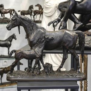 Sculpture - Mare And Foal , Christophe Fratin (1801-1864) - Bronze
