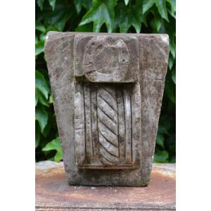 Keystone Late 17th Century