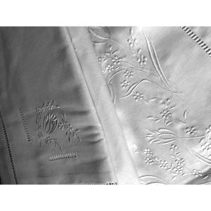 Embroidered Bed Set With 2 Large Pillowcases And Large Sheet