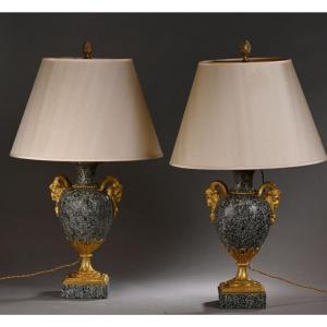 Paire De Vases En Granit Style Louis XVI