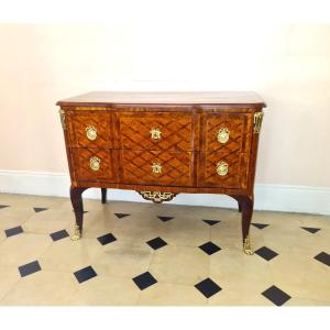 Transitions Period Chest Of Drawers With Cross-shaped Marquetry Circa 1770.