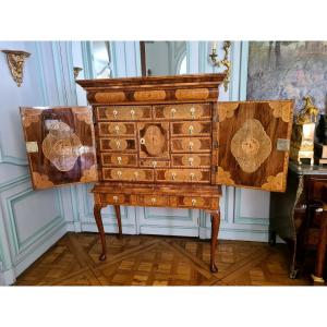 Cabinet Attributed To The Royal Maker Gerrit Jensen (1667-1715) In Seaweed Marquetry. Circa 170